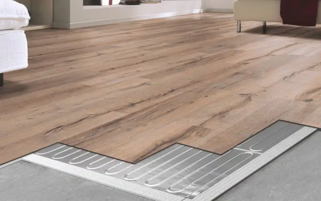 Laminatboden mit elektrischer Fußbodenheizung
