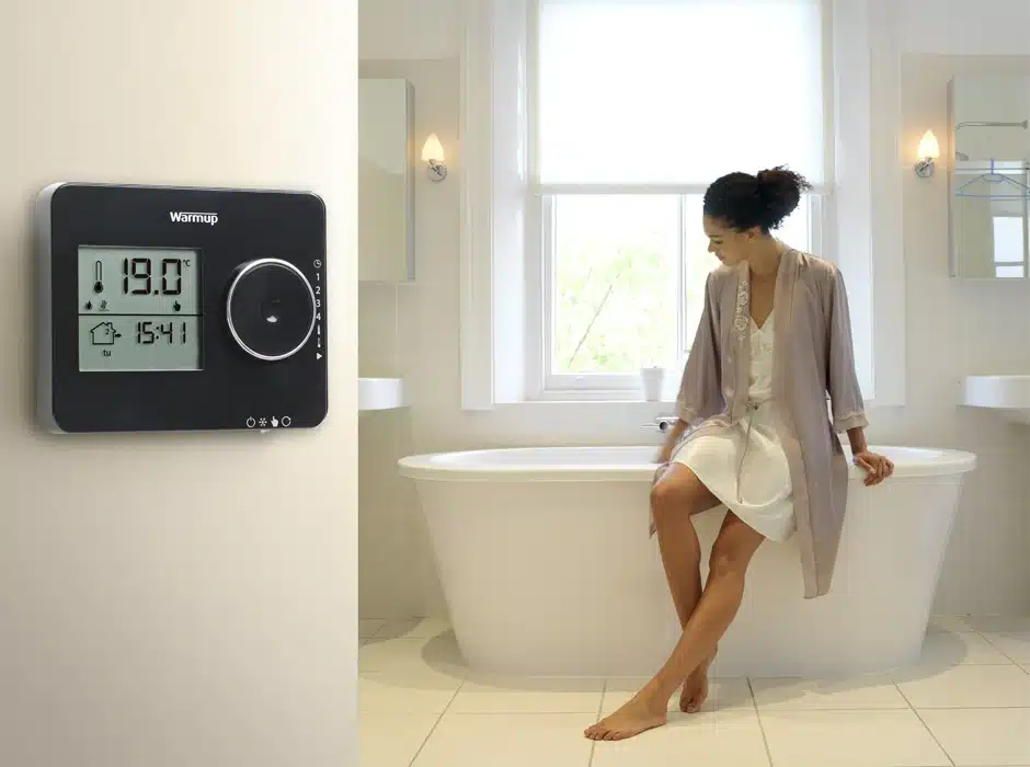 Badezimmer mit Thermostat